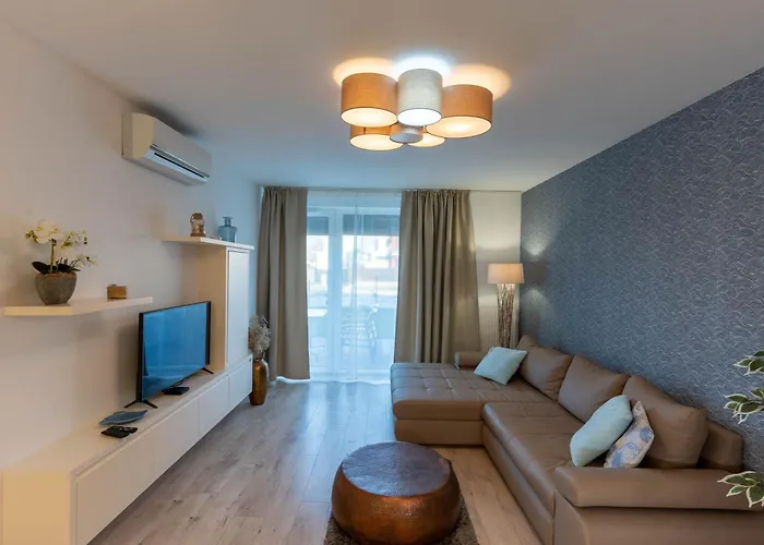 Lakeside Garden Apartment